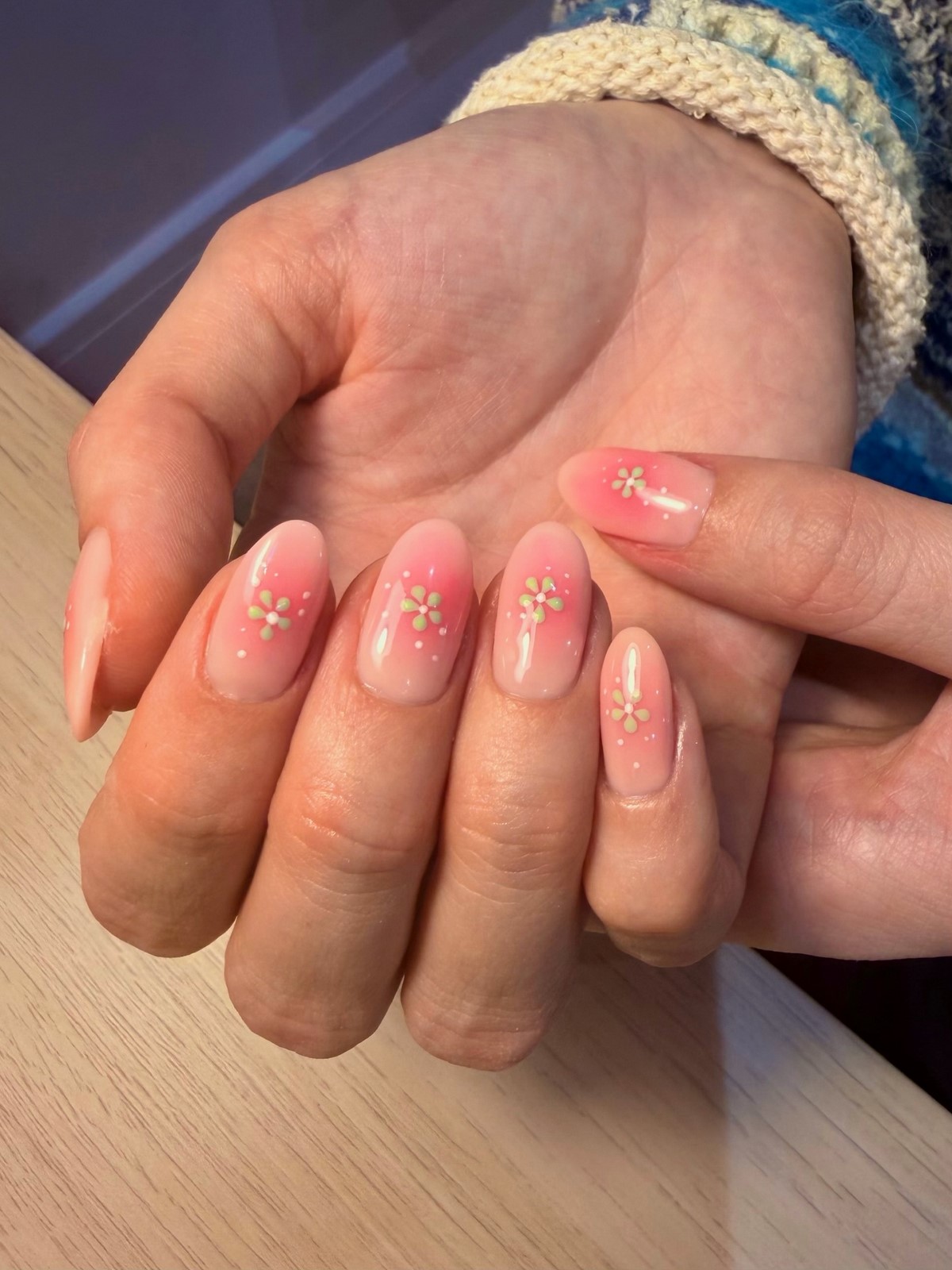 Маникюр весны 2026: цвета, из-за которых руки выглядят неухоженно