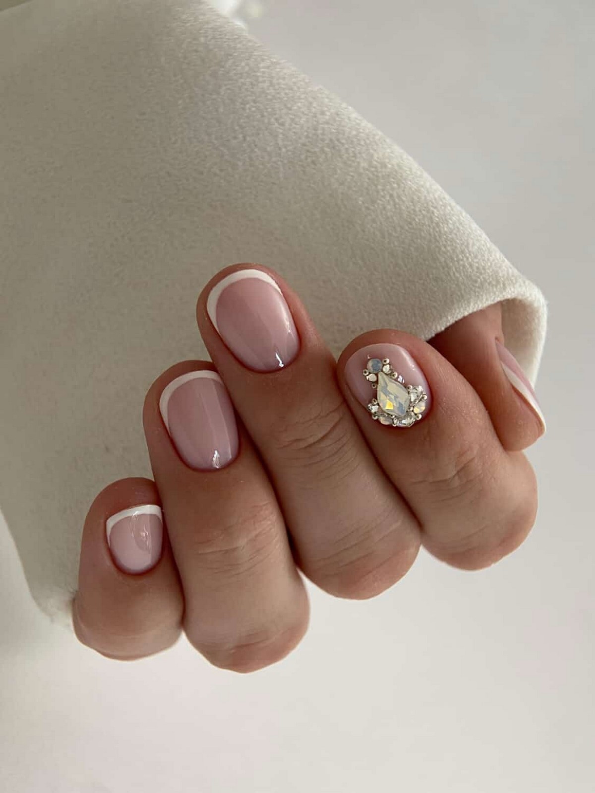 Микрофренч 2026: самый аккуратный маникюр, который выбирают