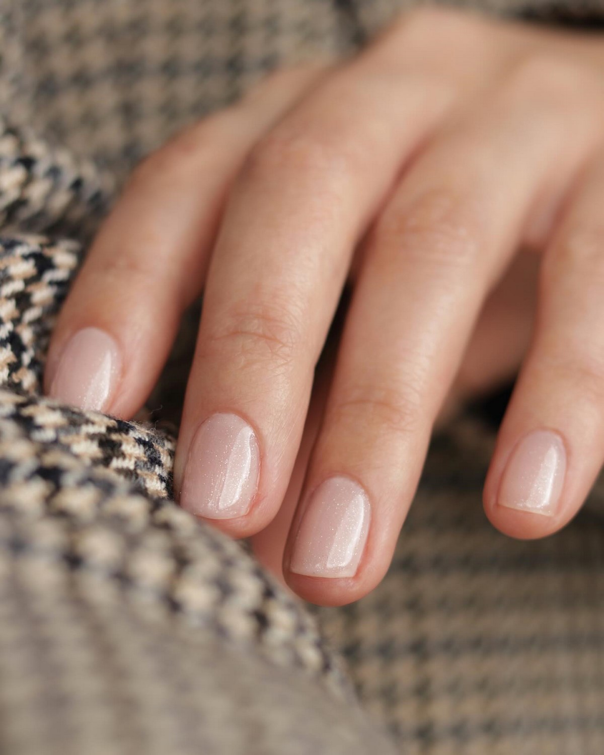 Мыльный маникюр весны 2026: эффект, который меняет все