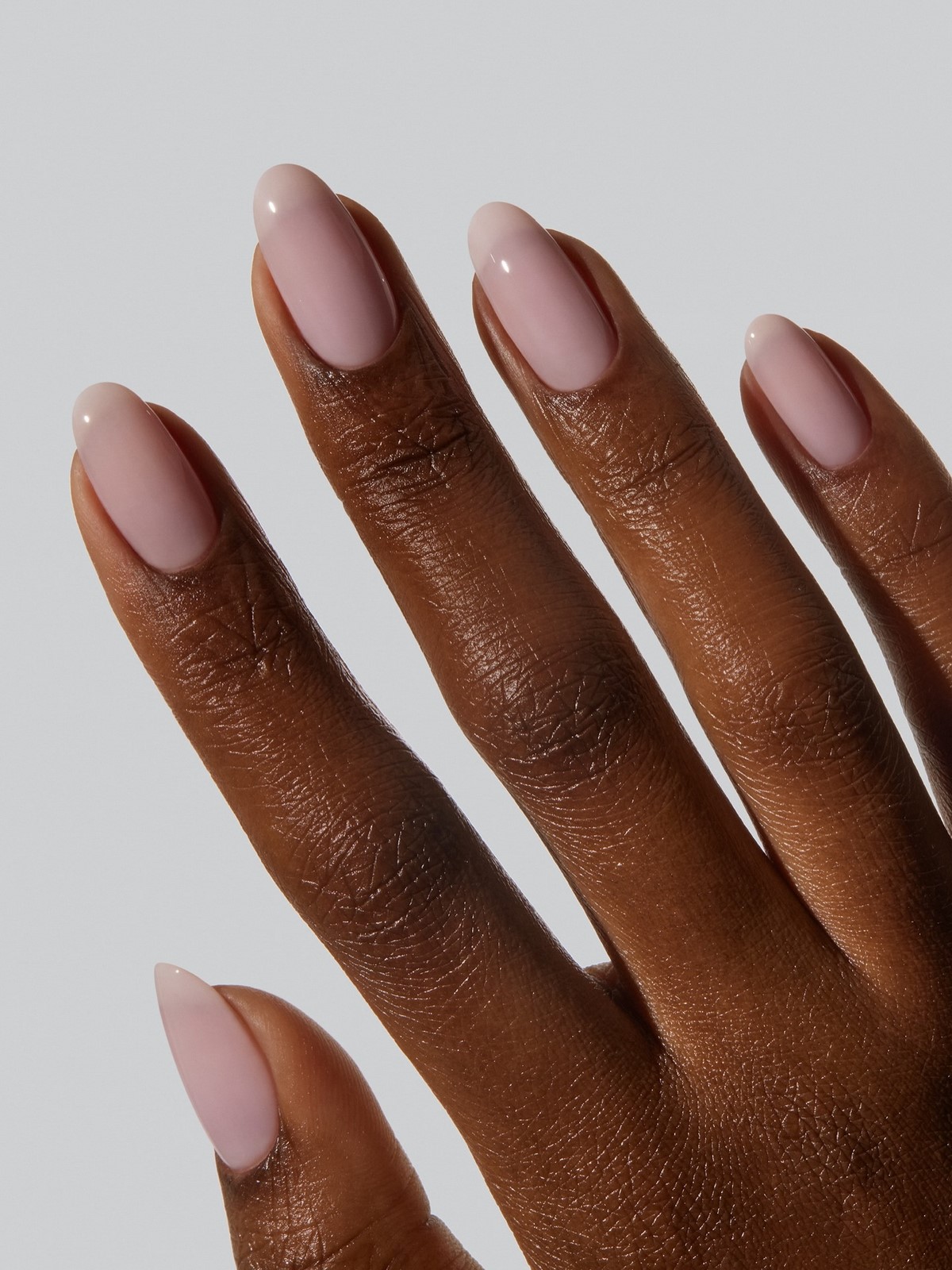 Мыльный маникюр весны 2026: эффект, который меняет все