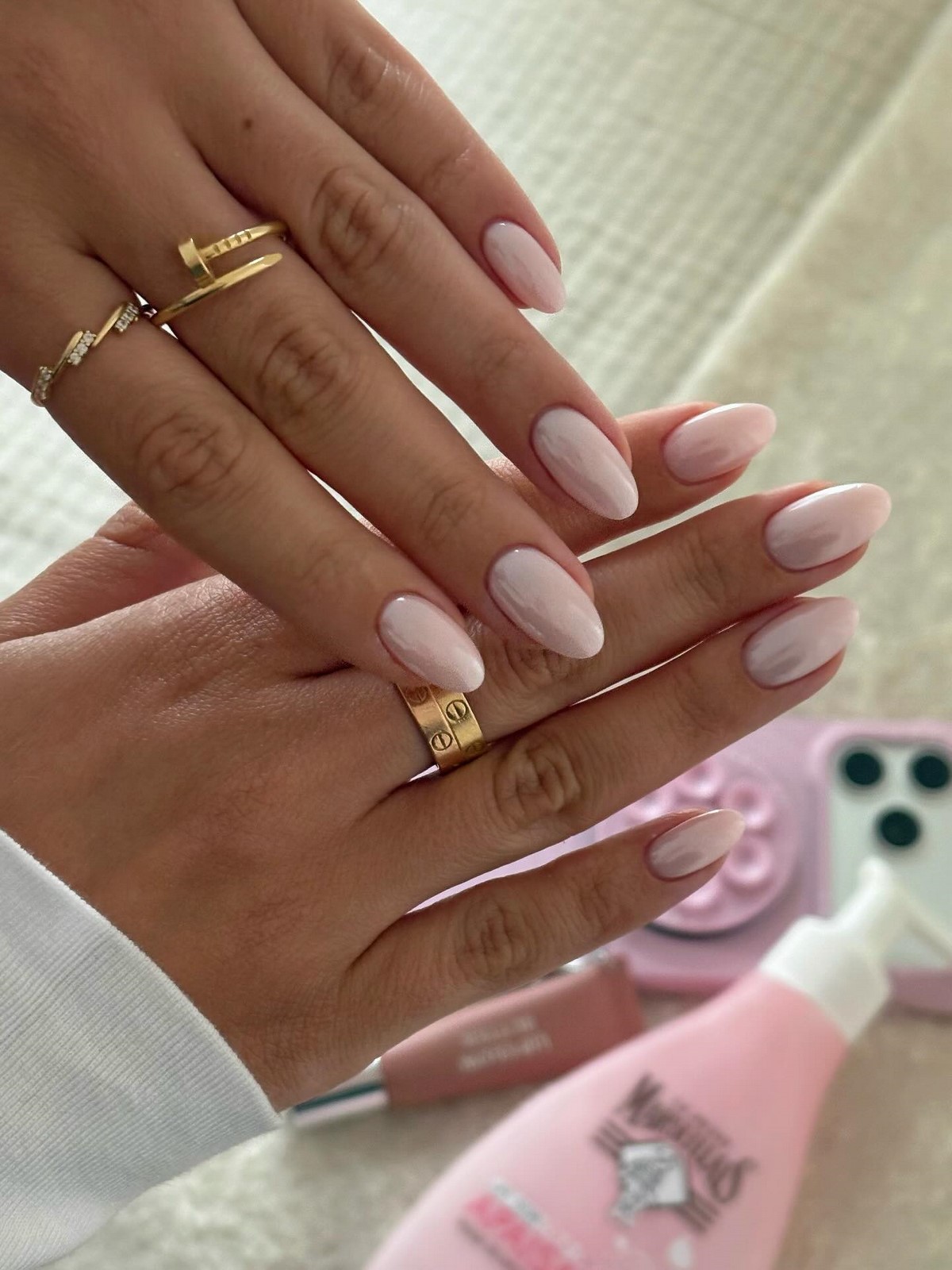 Мыльный маникюр весны 2026: эффект, который меняет все