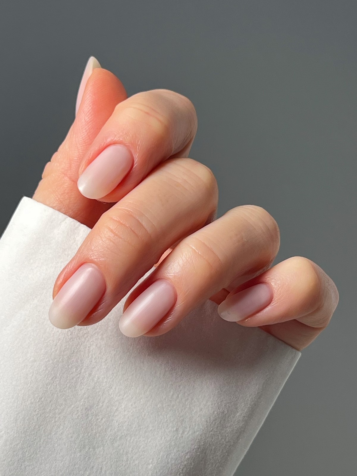 Мыльный маникюр весны 2026: эффект, который меняет все