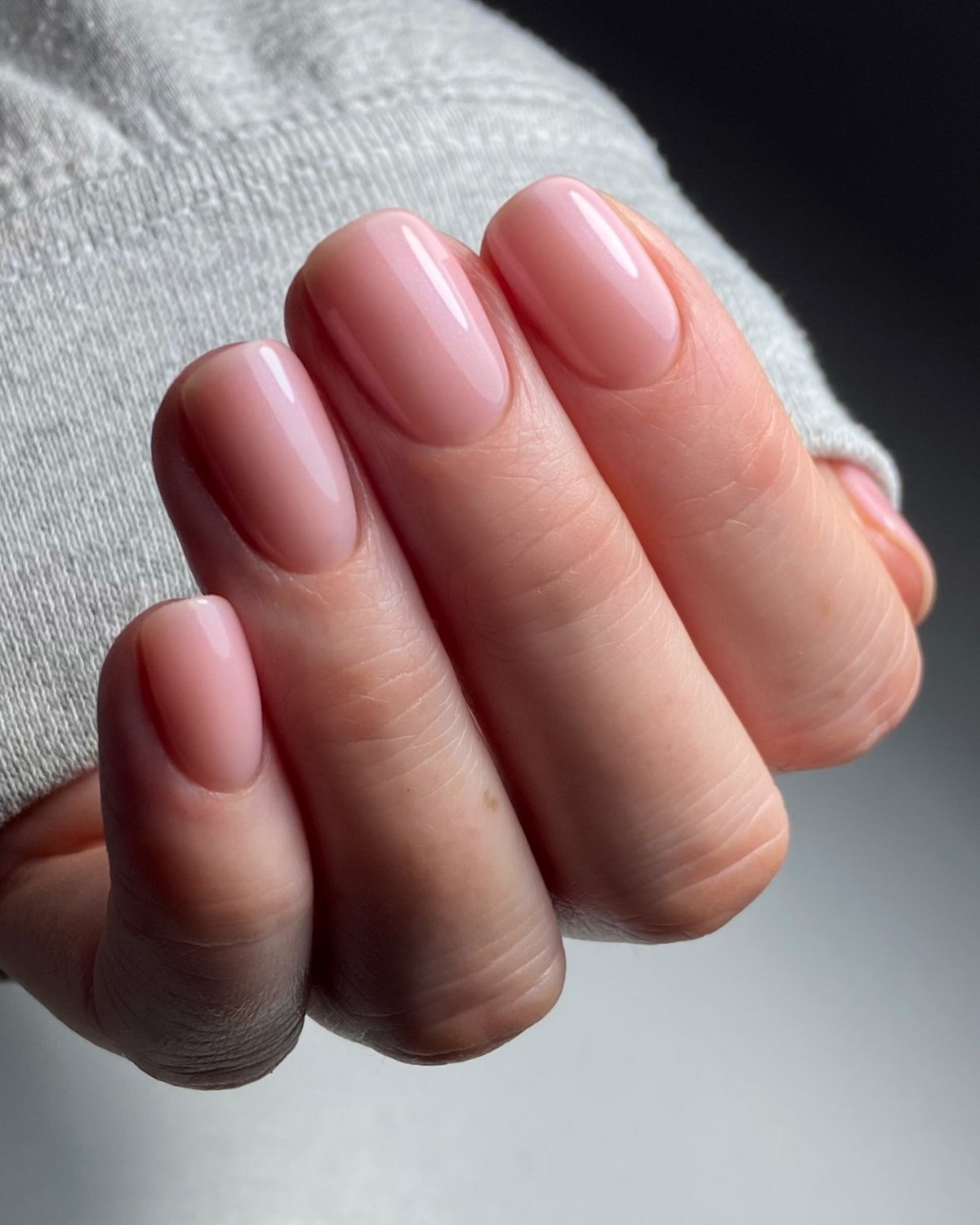 Мыльный маникюр весны 2026: эффект, который меняет все