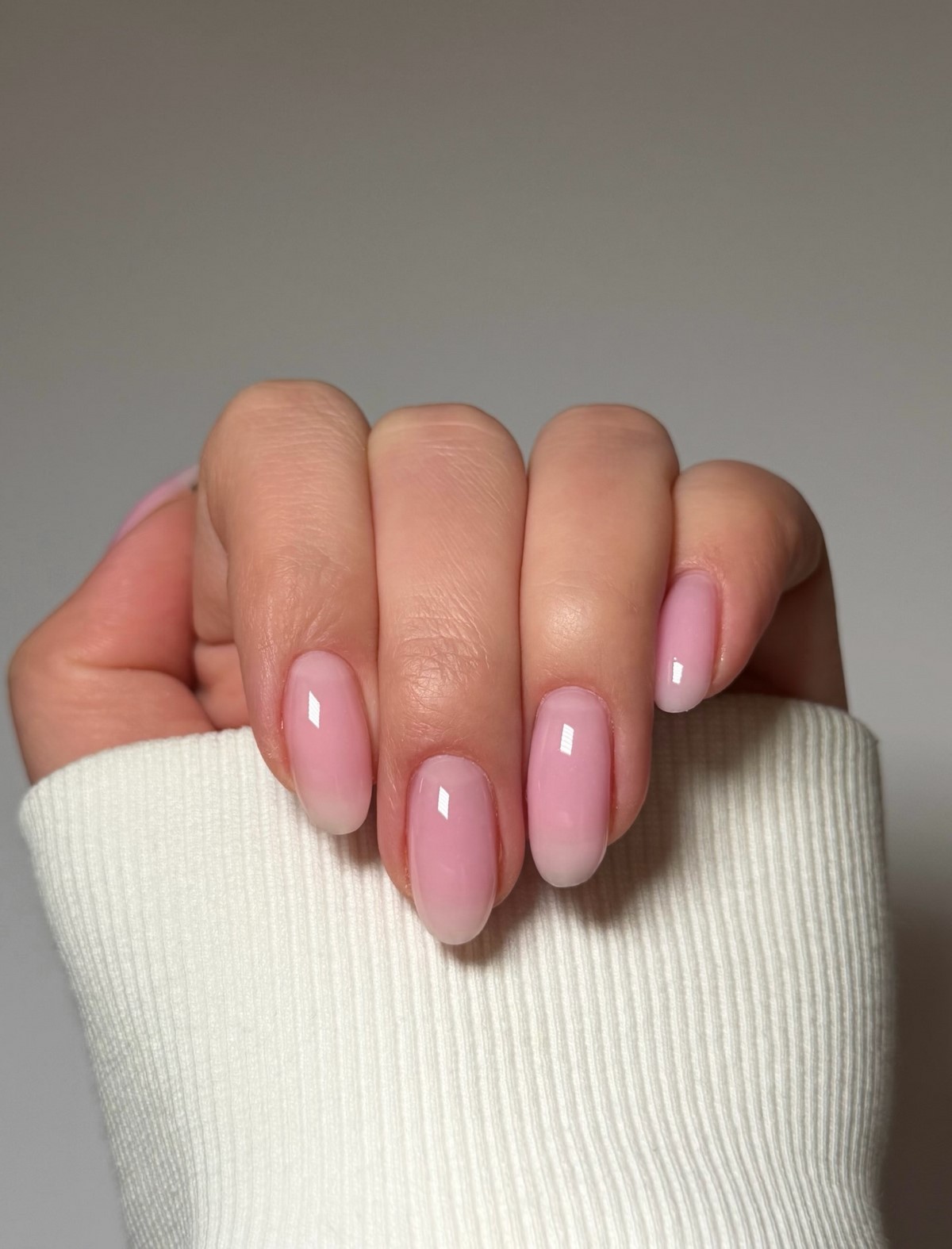 Мыльный маникюр весны 2026: эффект, который меняет все