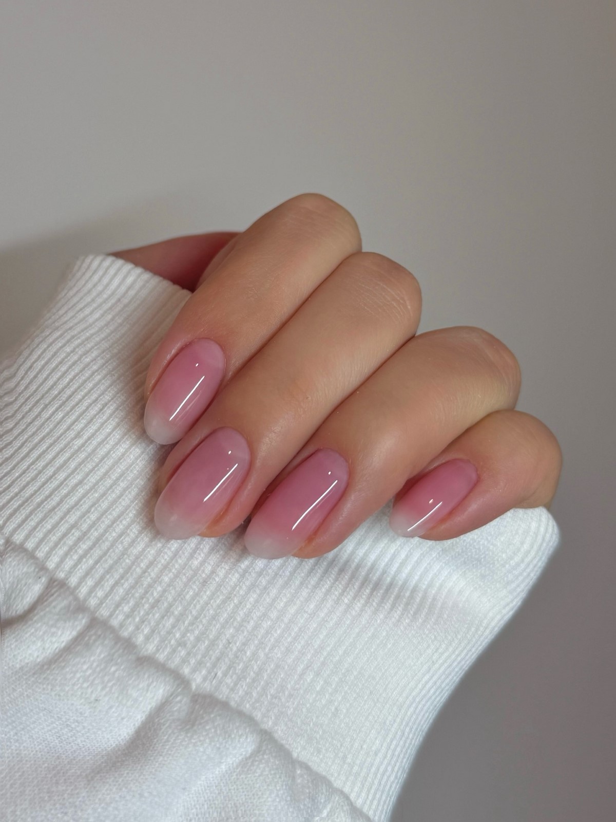 Мыльный маникюр весны 2026: эффект, который меняет все