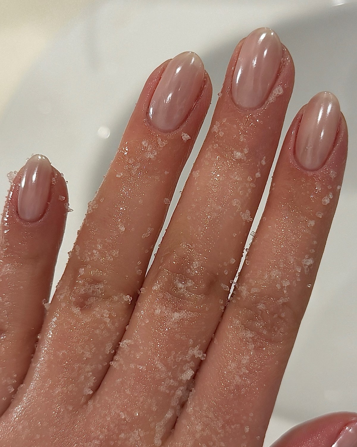 Мыльный маникюр весны 2026: эффект, который меняет все