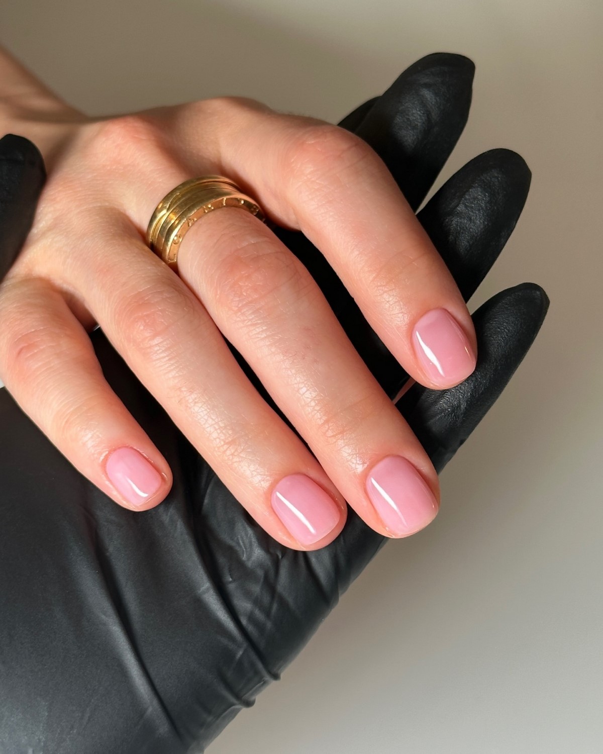 Пасхальный маникюр 2026: дизайны, которые портят даже идеальные руки