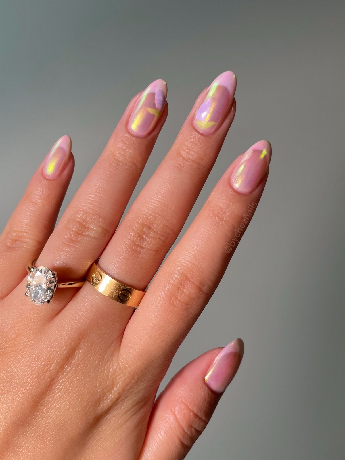 Весенний маникюр 2026: 5 оттенков вместо привычного красного