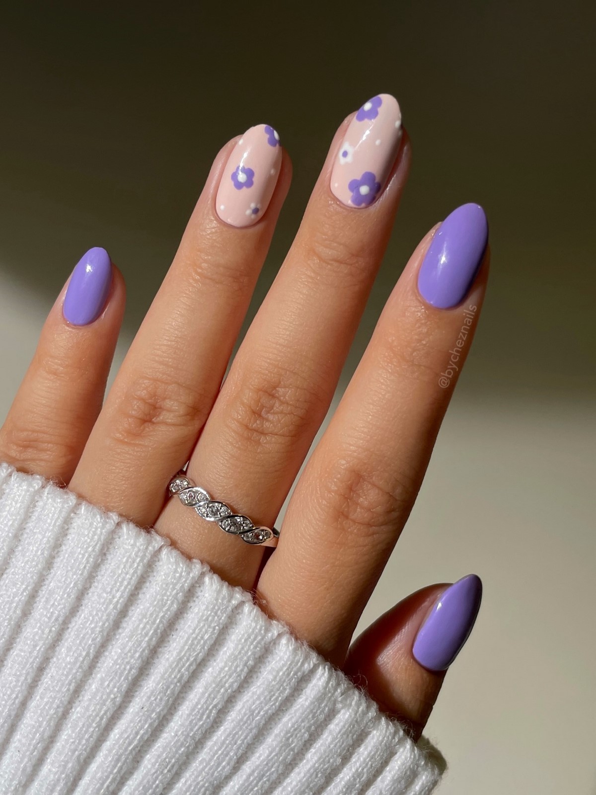 Весенний маникюр 2026: 5 оттенков вместо привычного красного