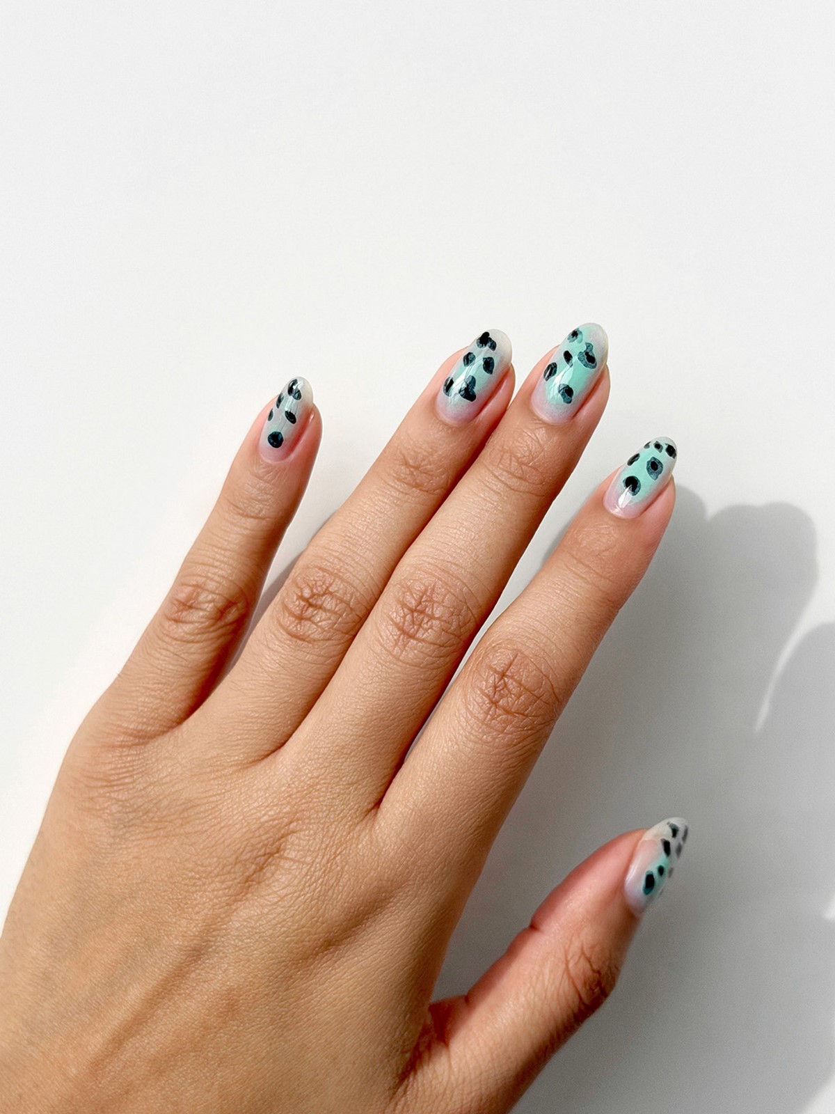 Весенний маникюр 2026: 5 оттенков вместо привычного красного