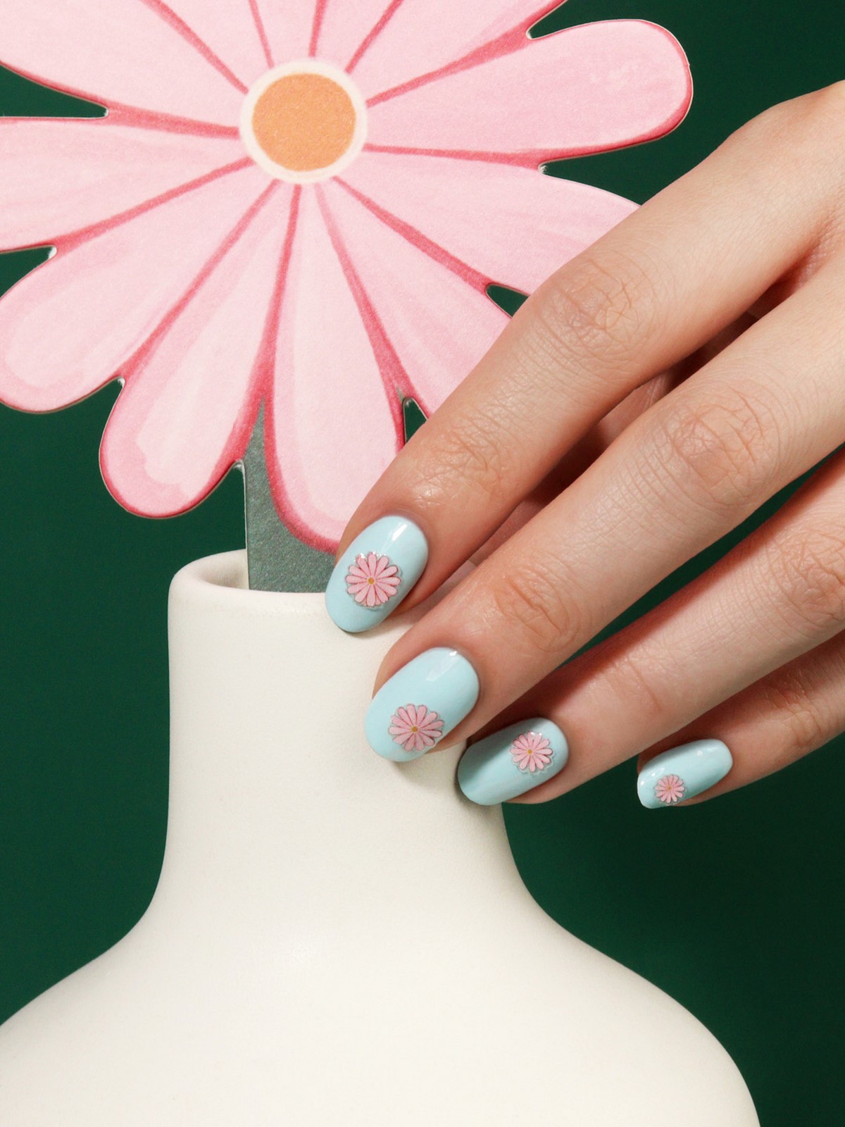 Весенний маникюр 2026: 5 оттенков вместо привычного красного