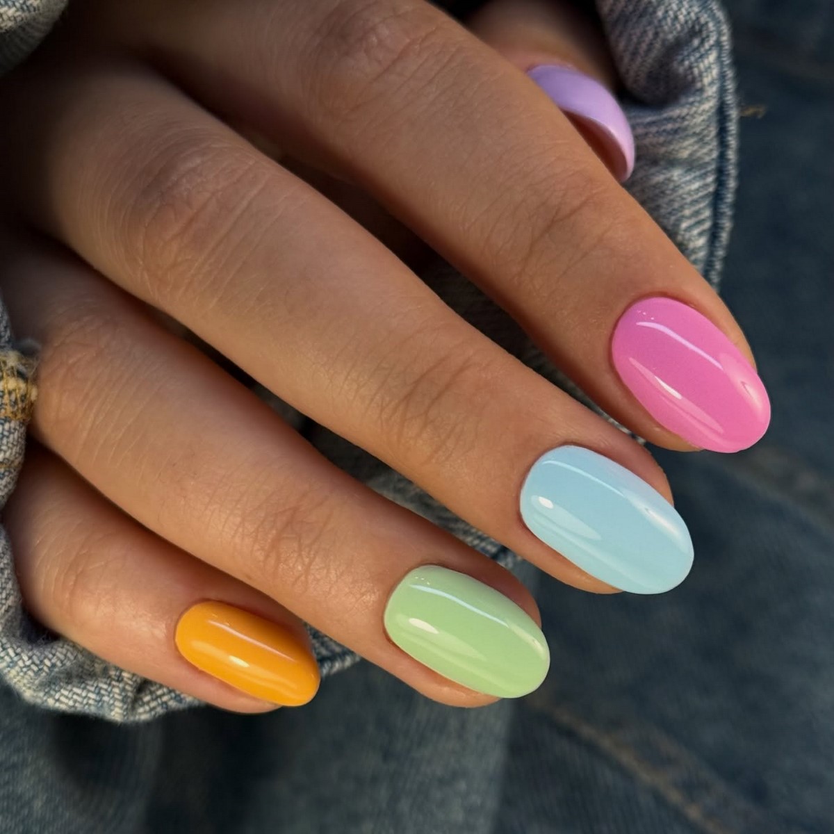 Весенний маникюр 2026: 5 оттенков вместо привычного красного