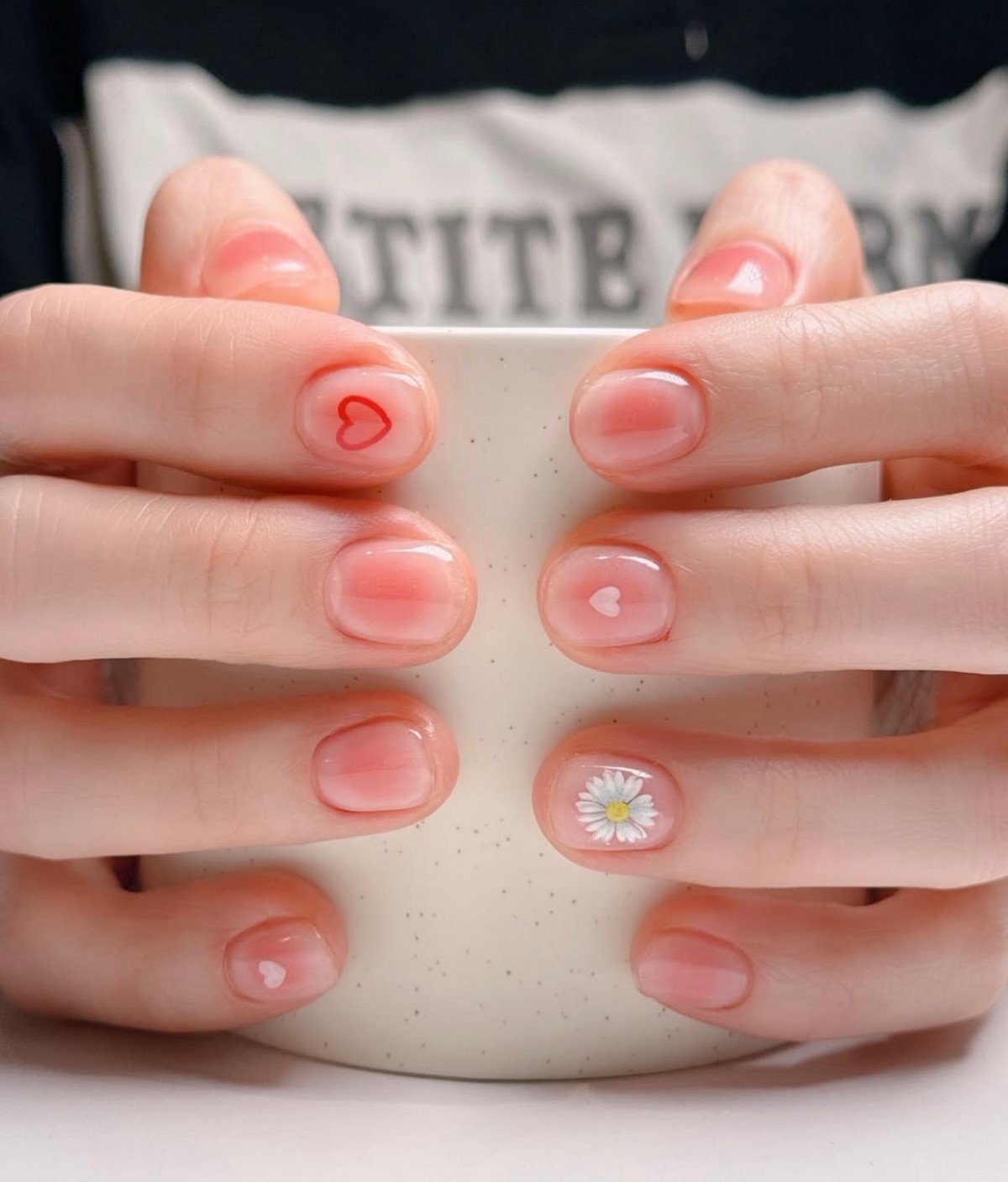 Весенний маникюр 2026: 5 оттенков вместо привычного красного