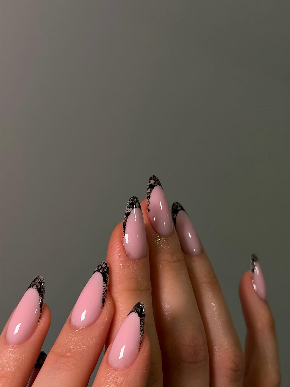 Весенний маникюр 2026: 5 оттенков вместо привычного красного