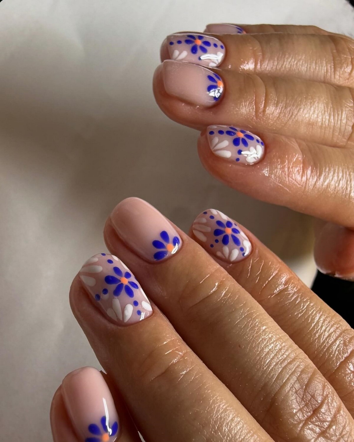 Весенний маникюр 2026: 5 оттенков вместо привычного красного