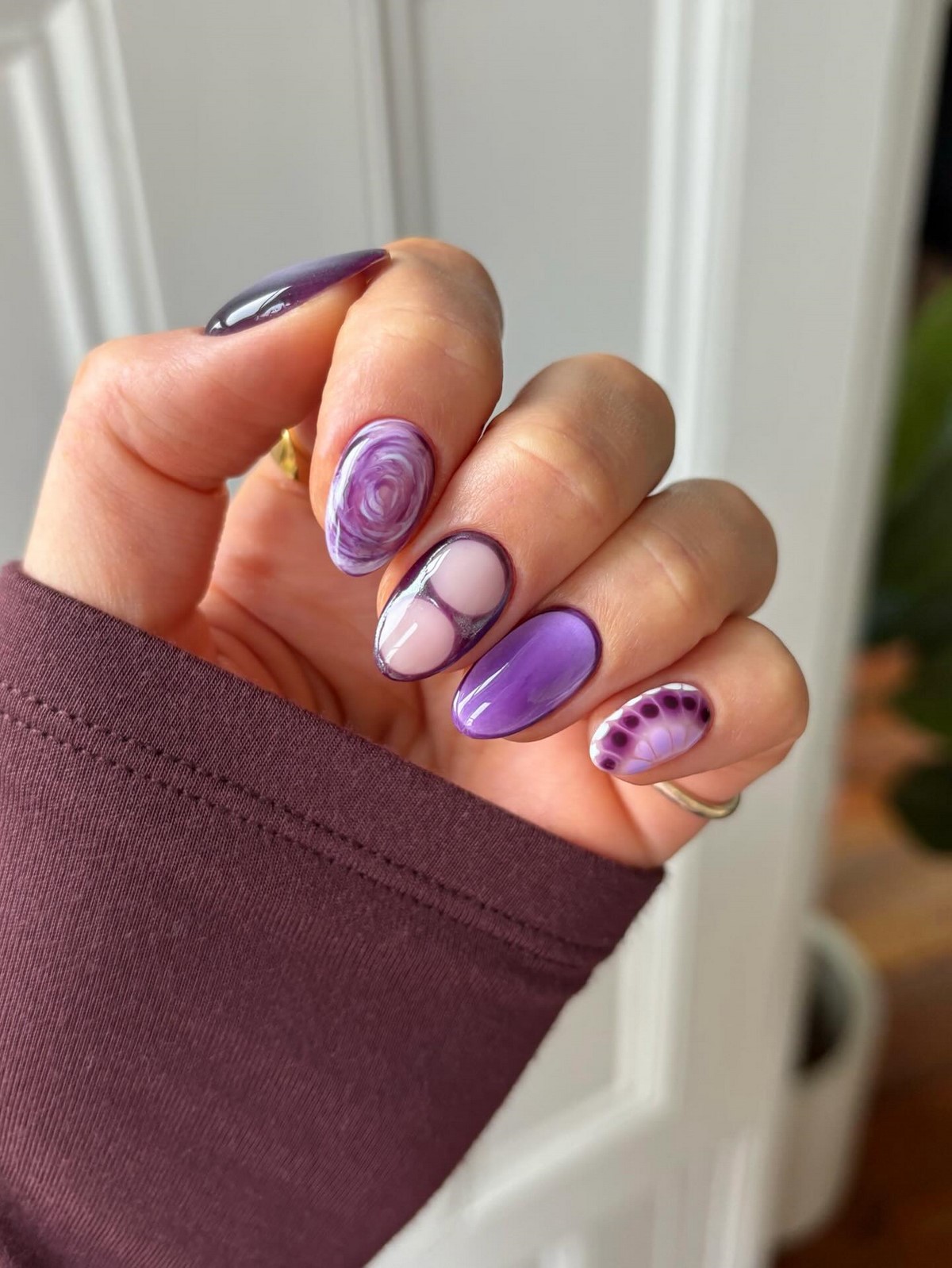 Весенний маникюр 2026: 5 оттенков вместо привычного красного