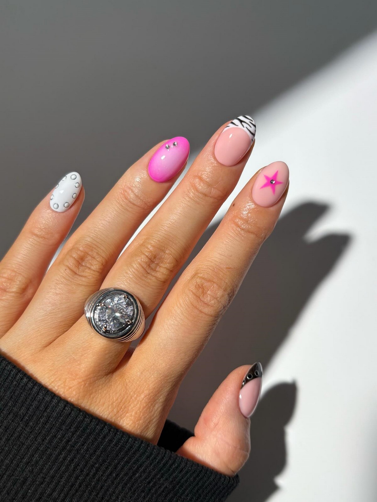 Весенний маникюр 2026: 5 оттенков вместо привычного красного