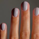 Маникюр 2026: этот цвет выглядит дорого, но делает руки дешевыми