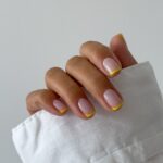 Тонкий френч 2026: как изменился привычный маникюр