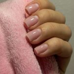 Маникюр без цвета: как выглядит натуральное покрытие сейчас