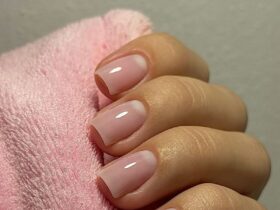 Маникюр без цвета: как выглядит натуральное покрытие сейчас