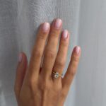 Ногти без дизайна: почему поверхность стала важнее цвета