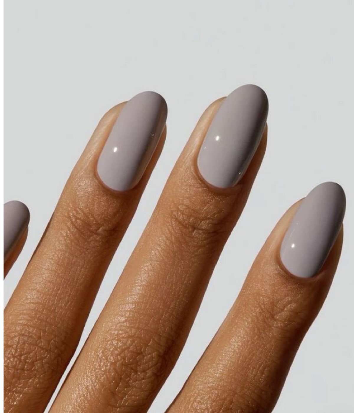 Маникюр 2026: этот цвет выглядит дорого, но делает руки дешевыми