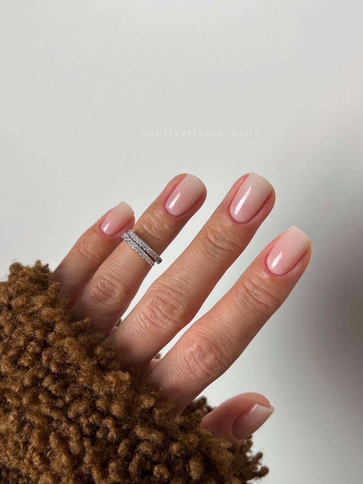Маникюр, который выглядит аккуратно и дорого без дизайна