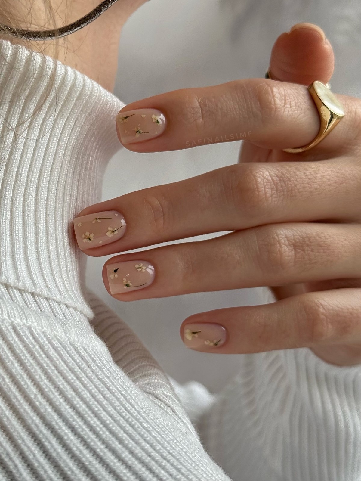 Маникюр на короткие ногти: простой вариант на каждый день