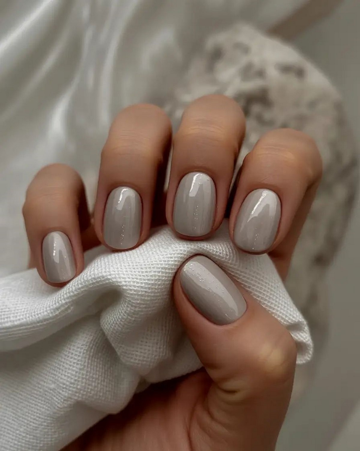 Маникюр 2026: этот цвет выглядит дорого, но делает руки дешевыми