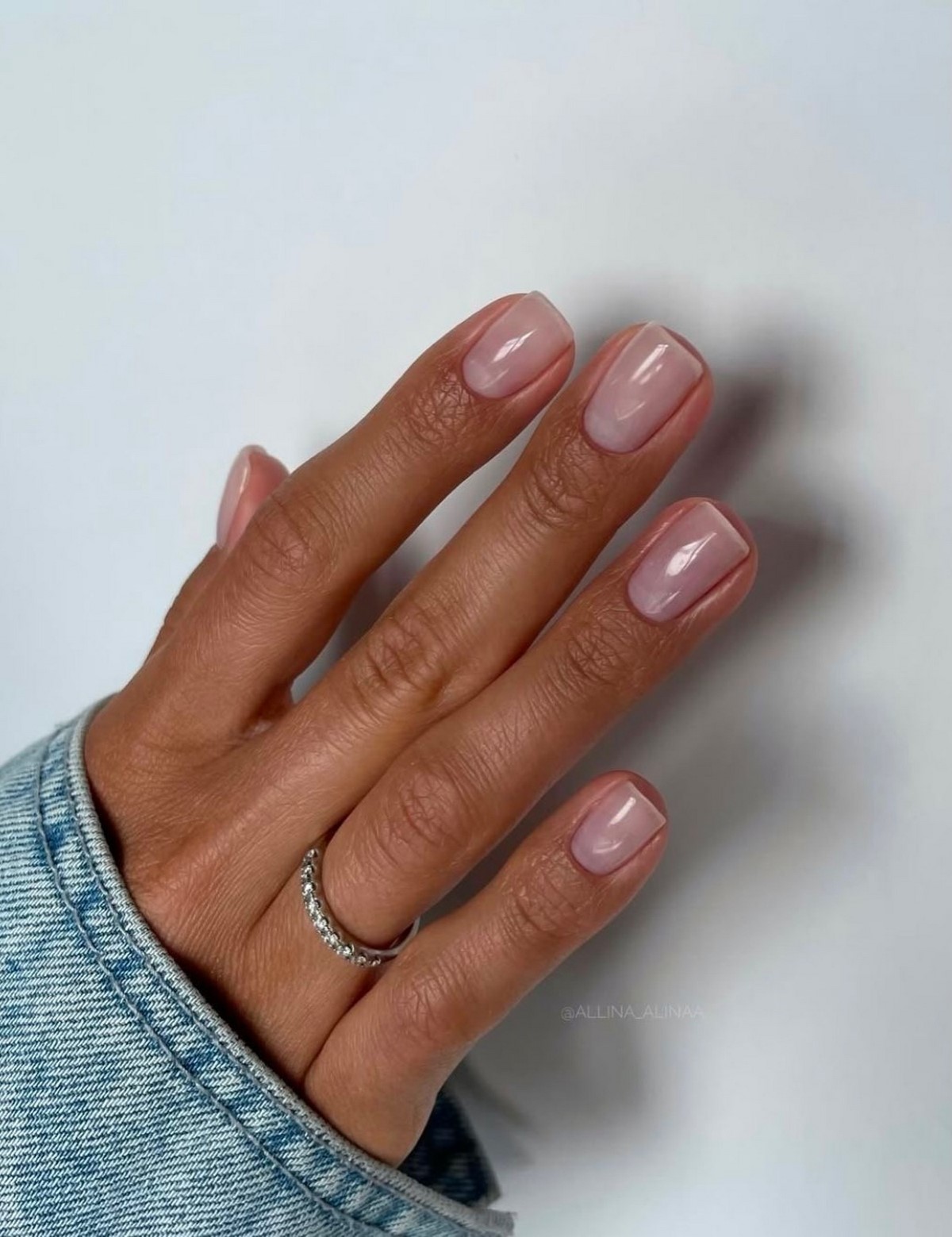 Маникюр без цвета: как выглядит натуральное покрытие сейчас