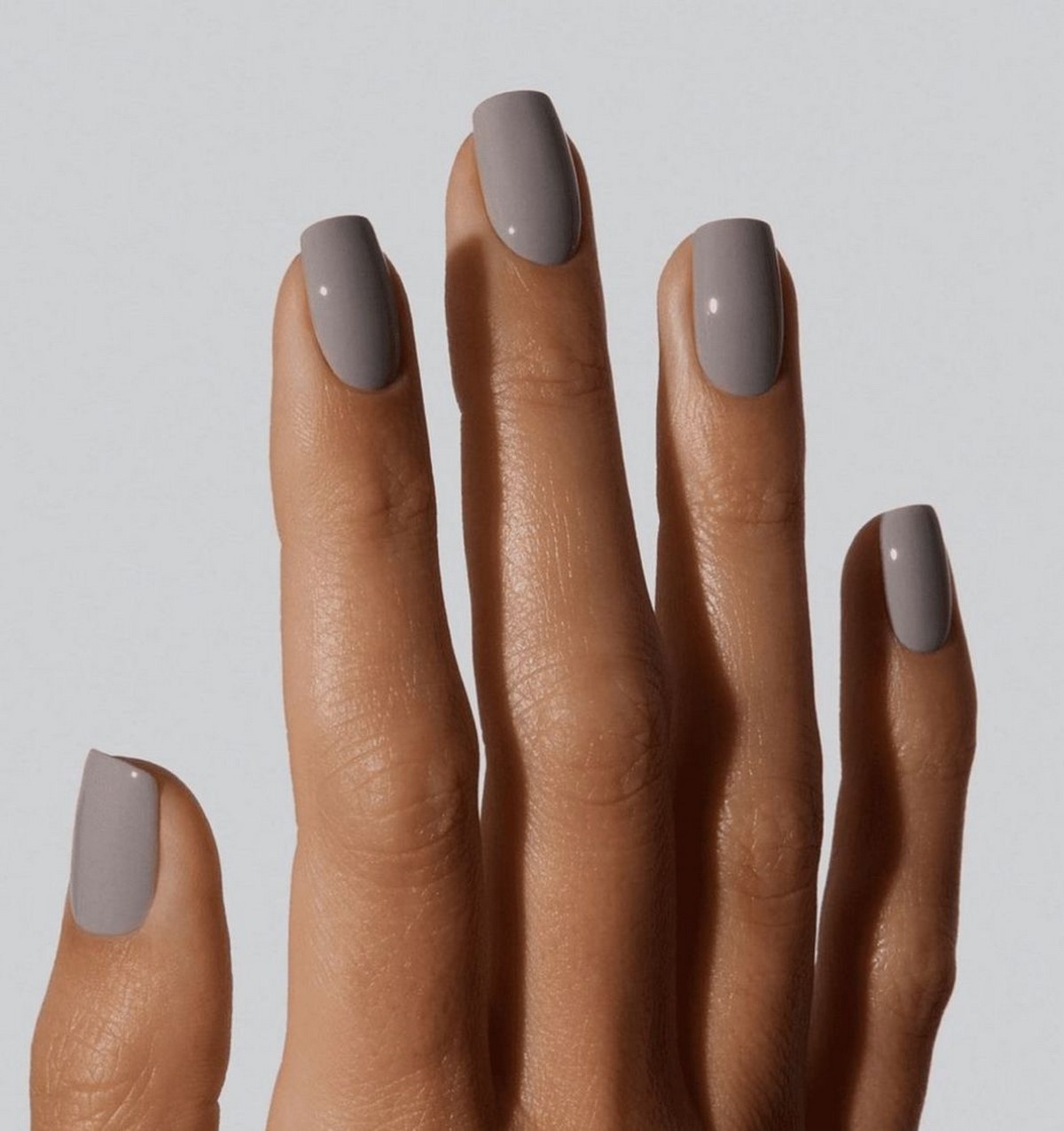 Маникюр 2026: этот цвет выглядит дорого, но делает руки дешевыми