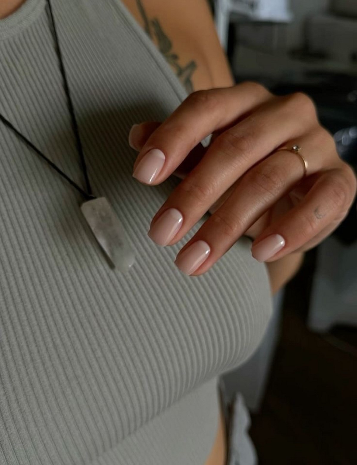 Маникюр без цвета: как выглядит натуральное покрытие сейчас