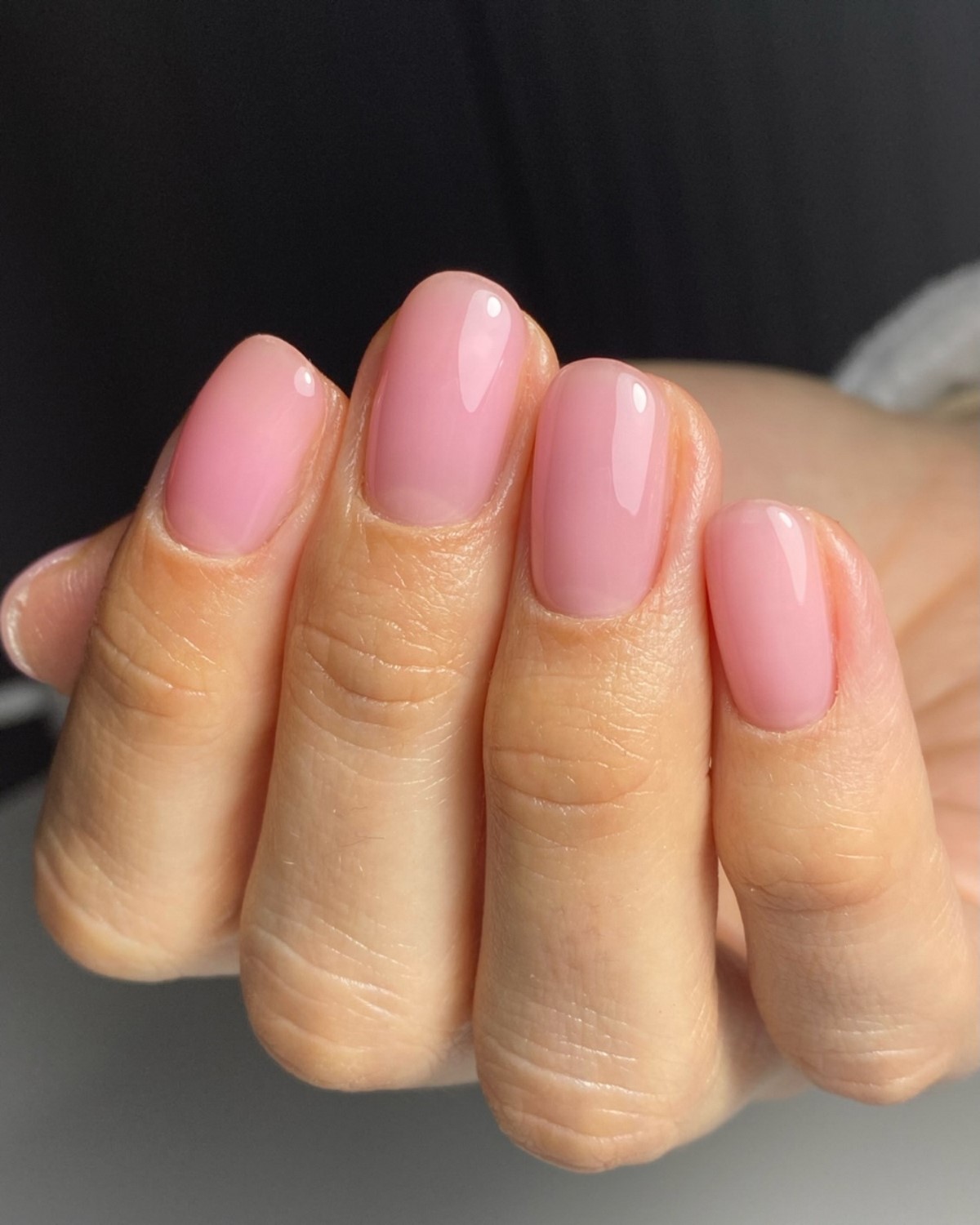 Маникюр, который сейчас делают чаще всего и он выглядит аккуратно