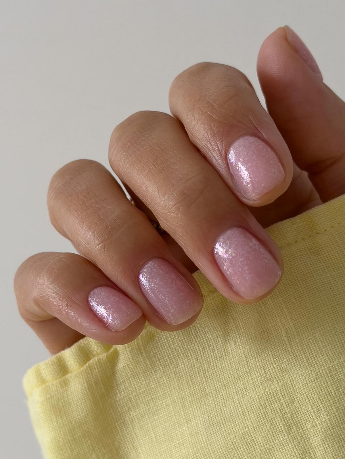 Маникюр на короткие ногти: простой вариант на каждый день