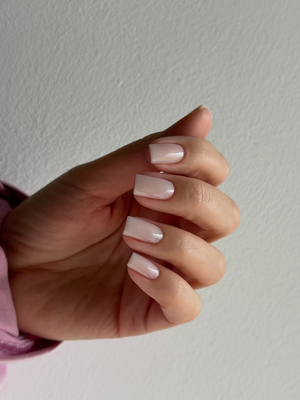 Маникюр без цвета: как выглядит натуральное покрытие сейчас