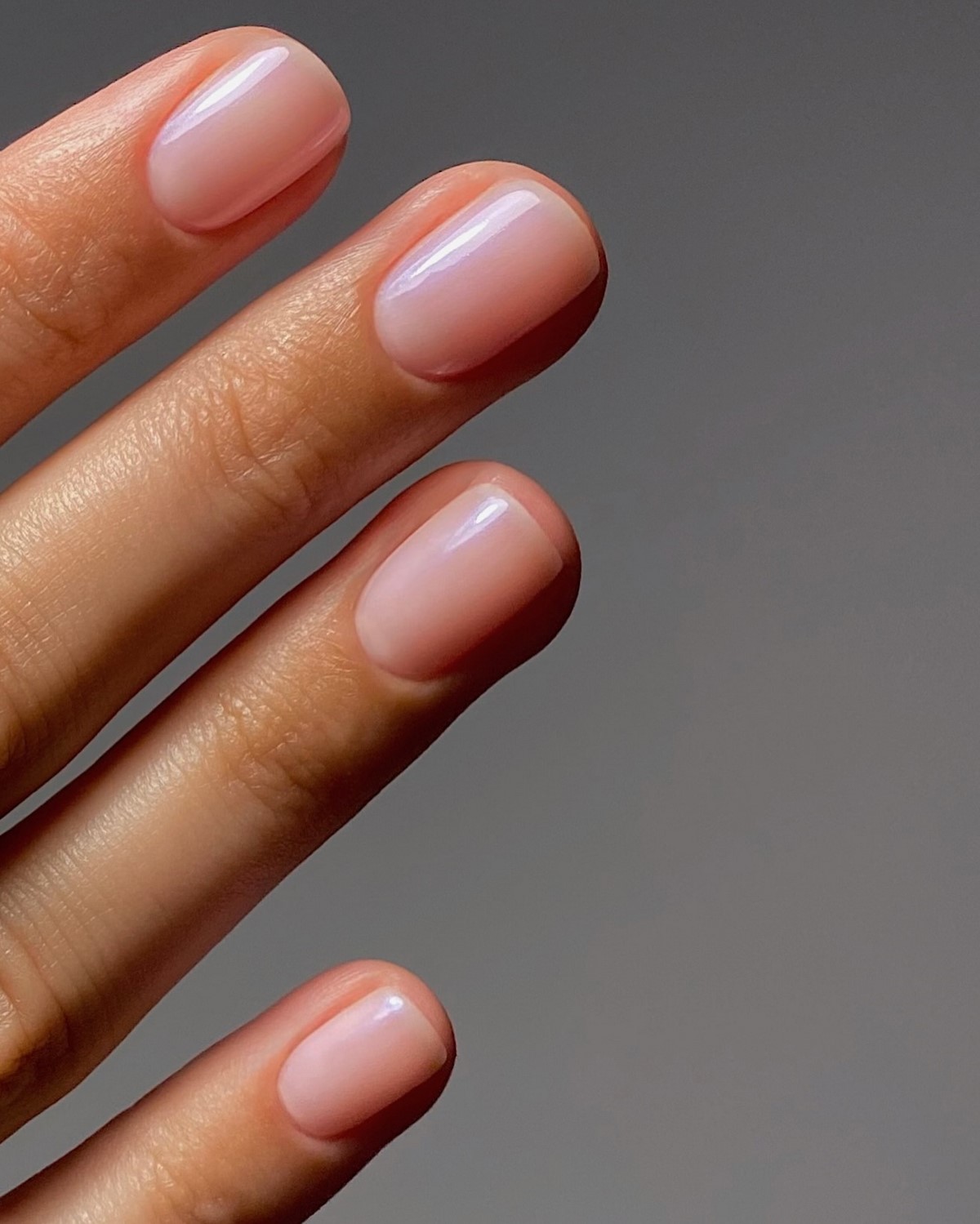 Маникюр, который сейчас делают чаще всего и он выглядит аккуратно