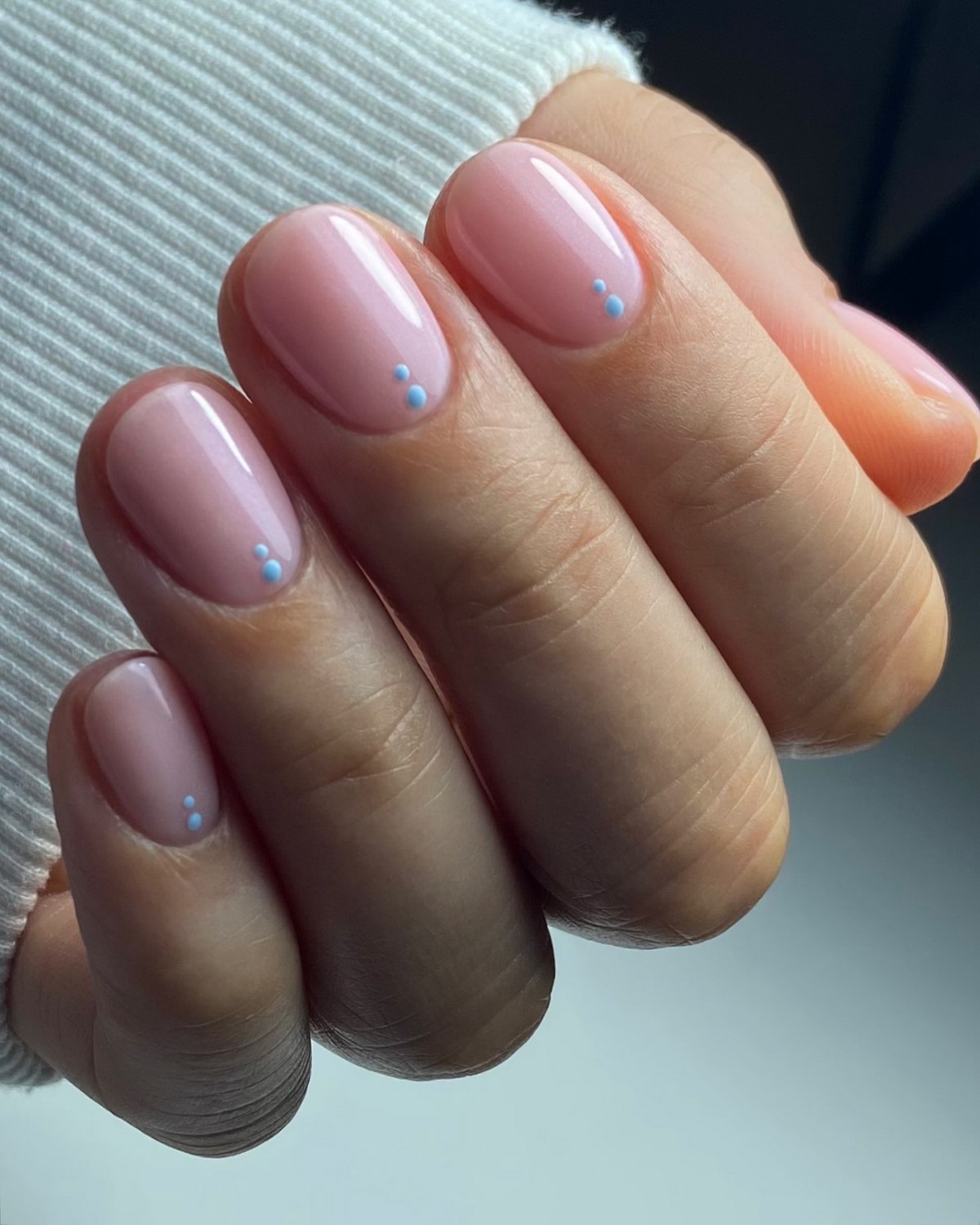 Маникюр на короткие ногти: простой вариант на каждый день