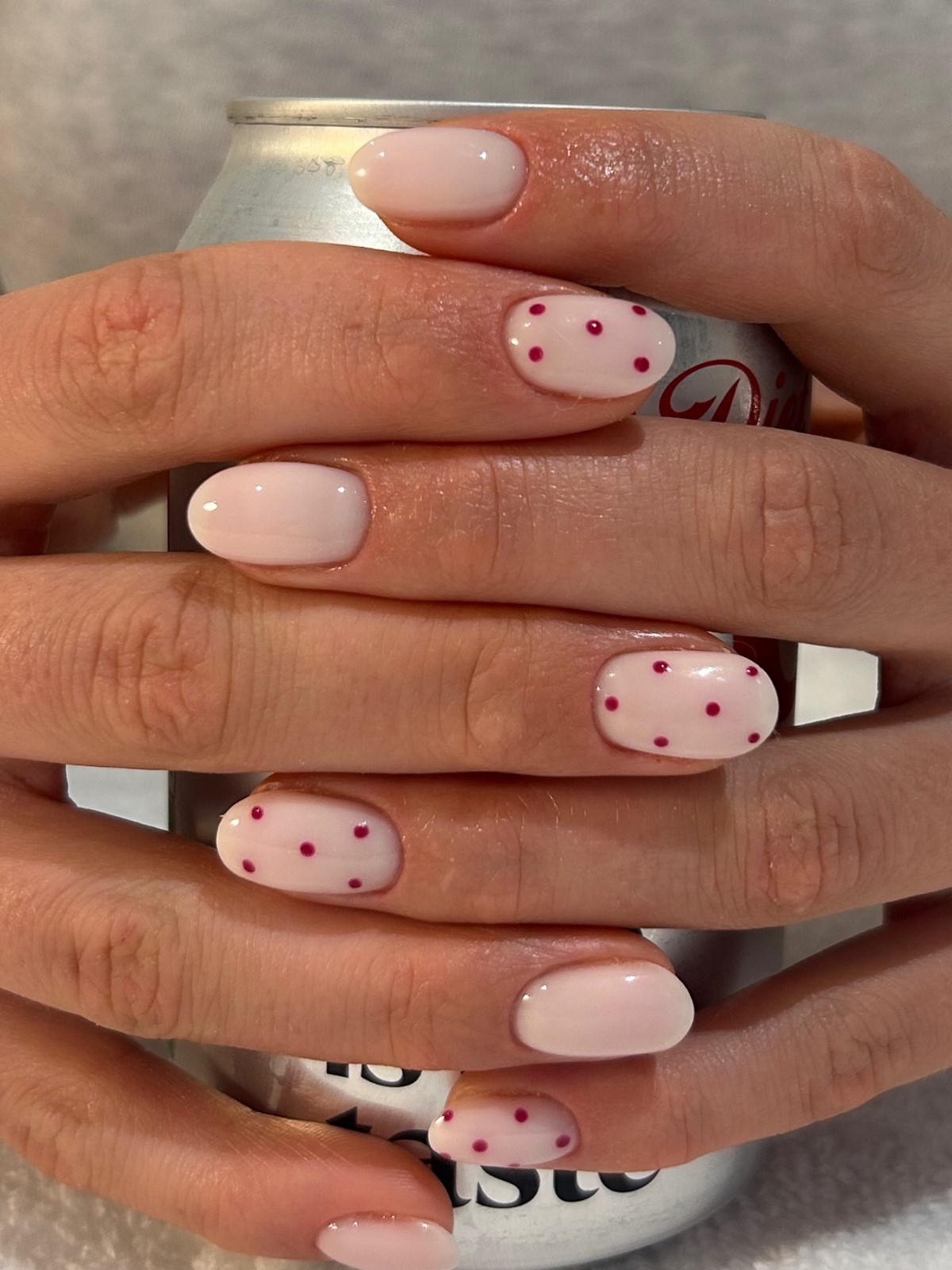 Маникюр, который сейчас делают чаще всего и он выглядит аккуратно