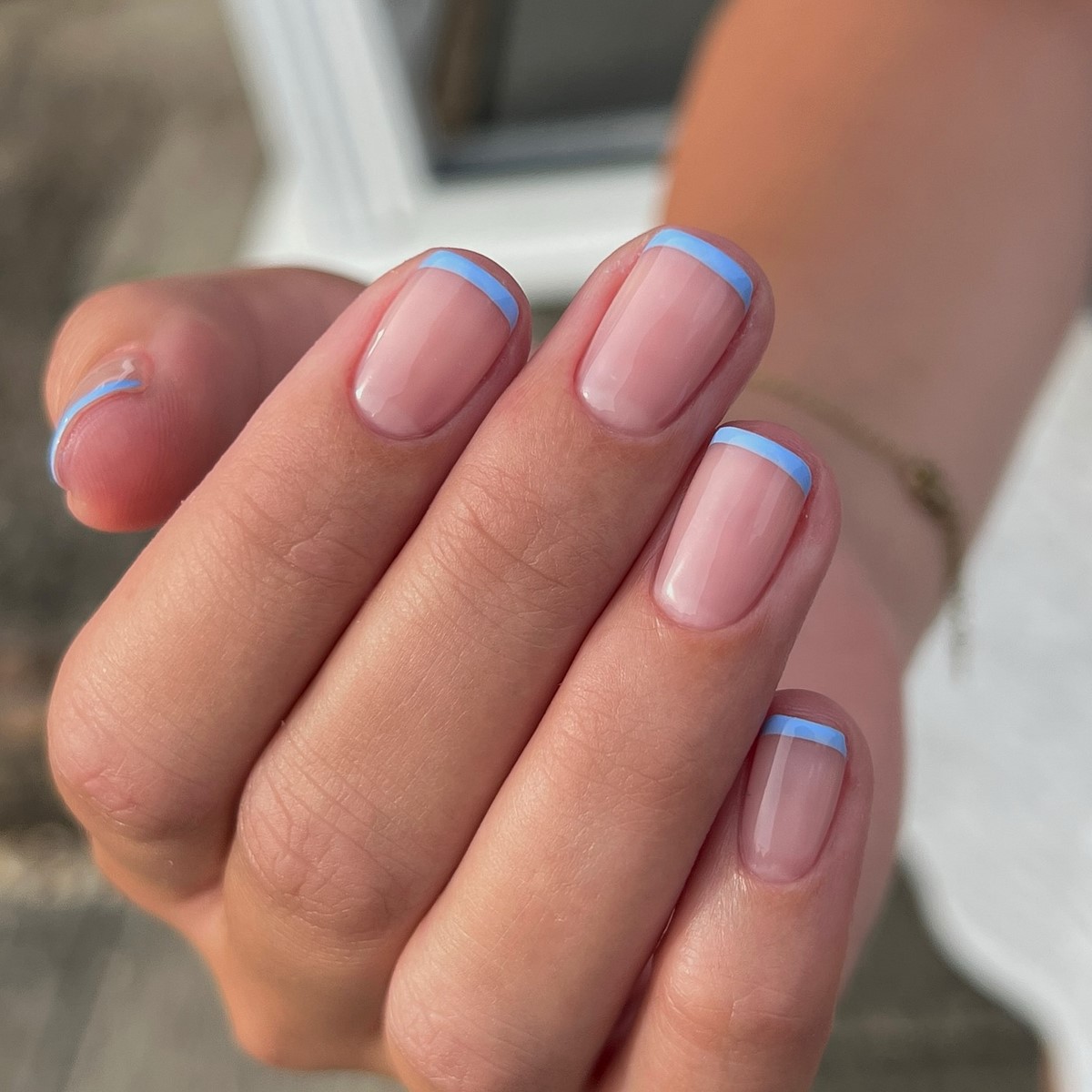 Маникюр на короткие ногти: простой вариант на каждый день