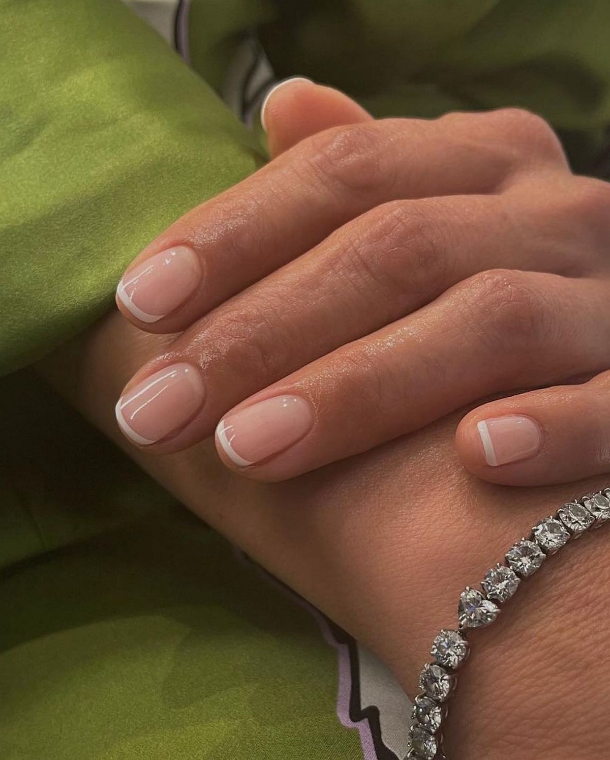 Тонкий френч 2026: как изменился привычный маникюр