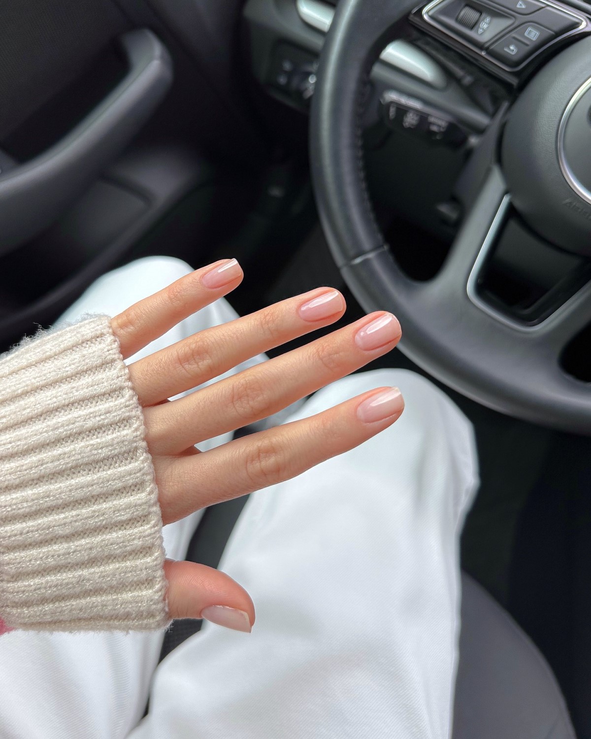 Маникюр, который выглядит аккуратно и дорого без дизайна