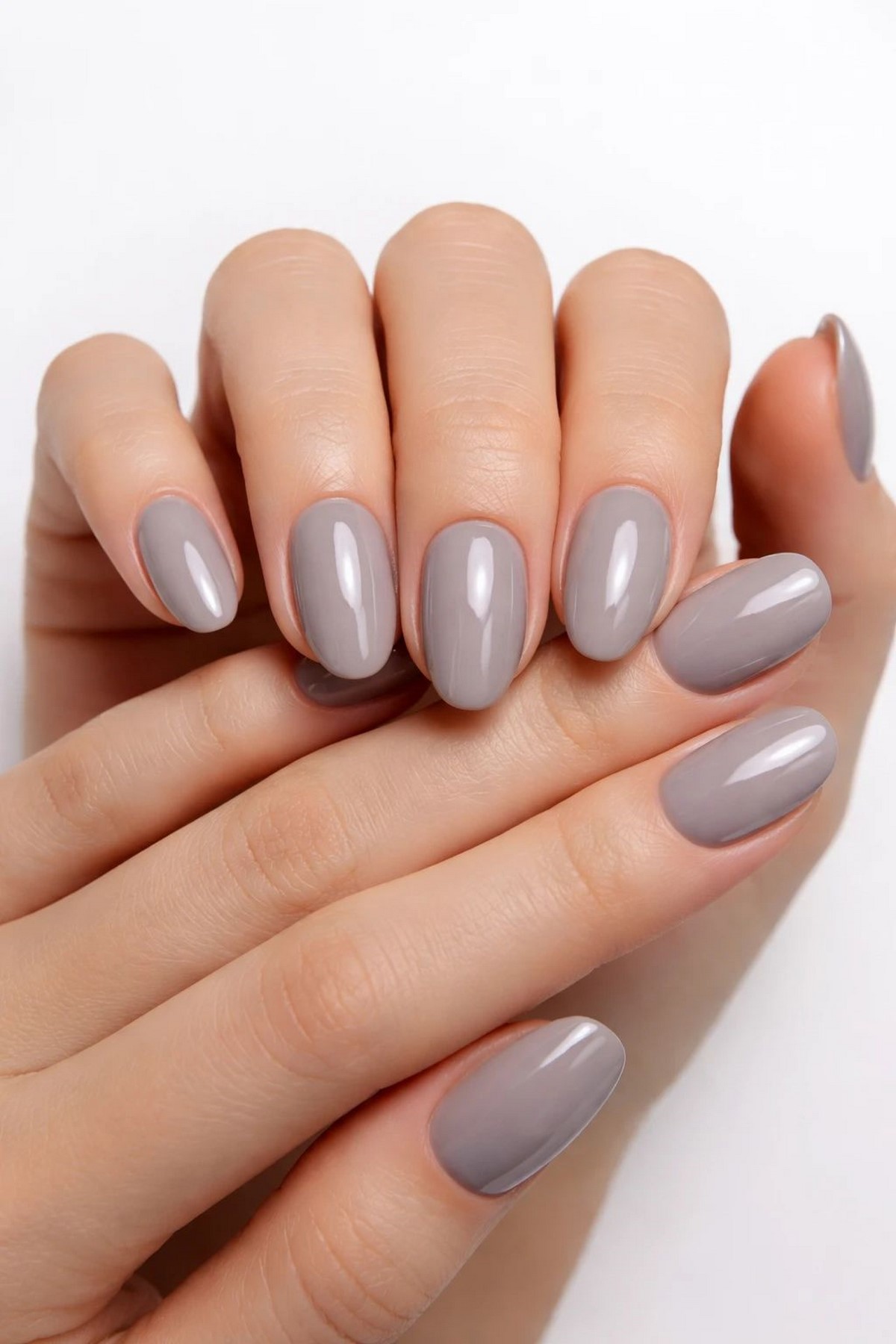 Маникюр 2026: этот цвет выглядит дорого, но делает руки дешевыми