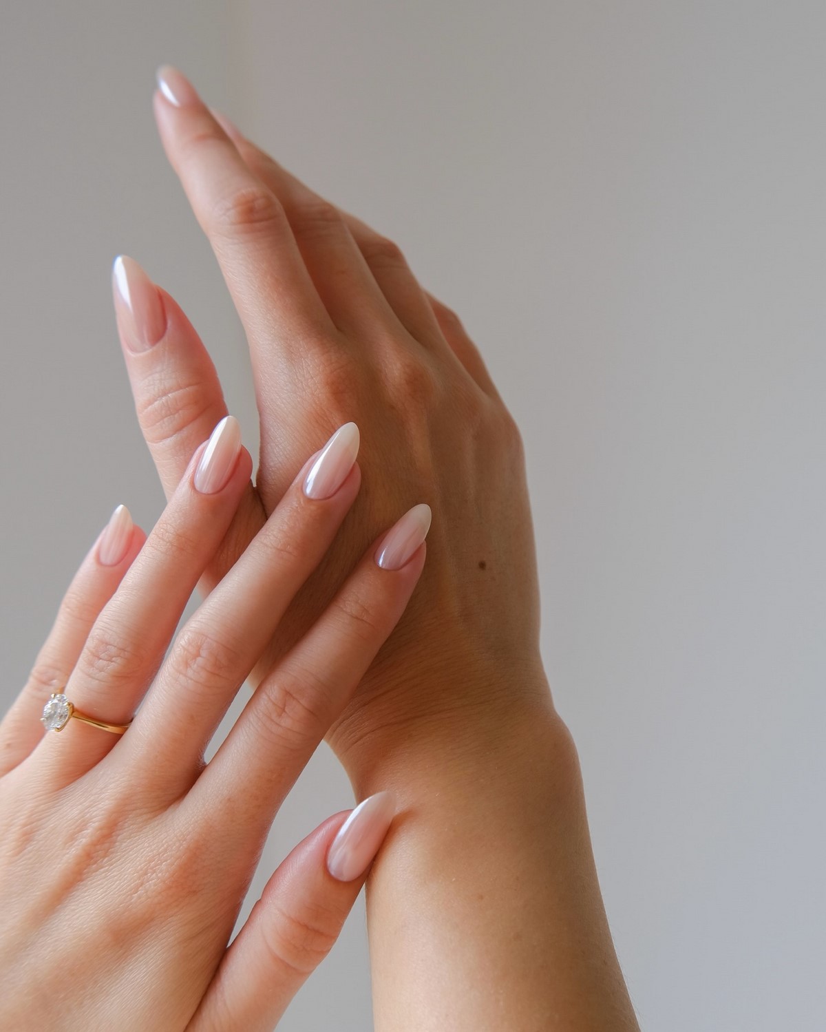 Маникюр, который сейчас делают чаще всего и он выглядит аккуратно