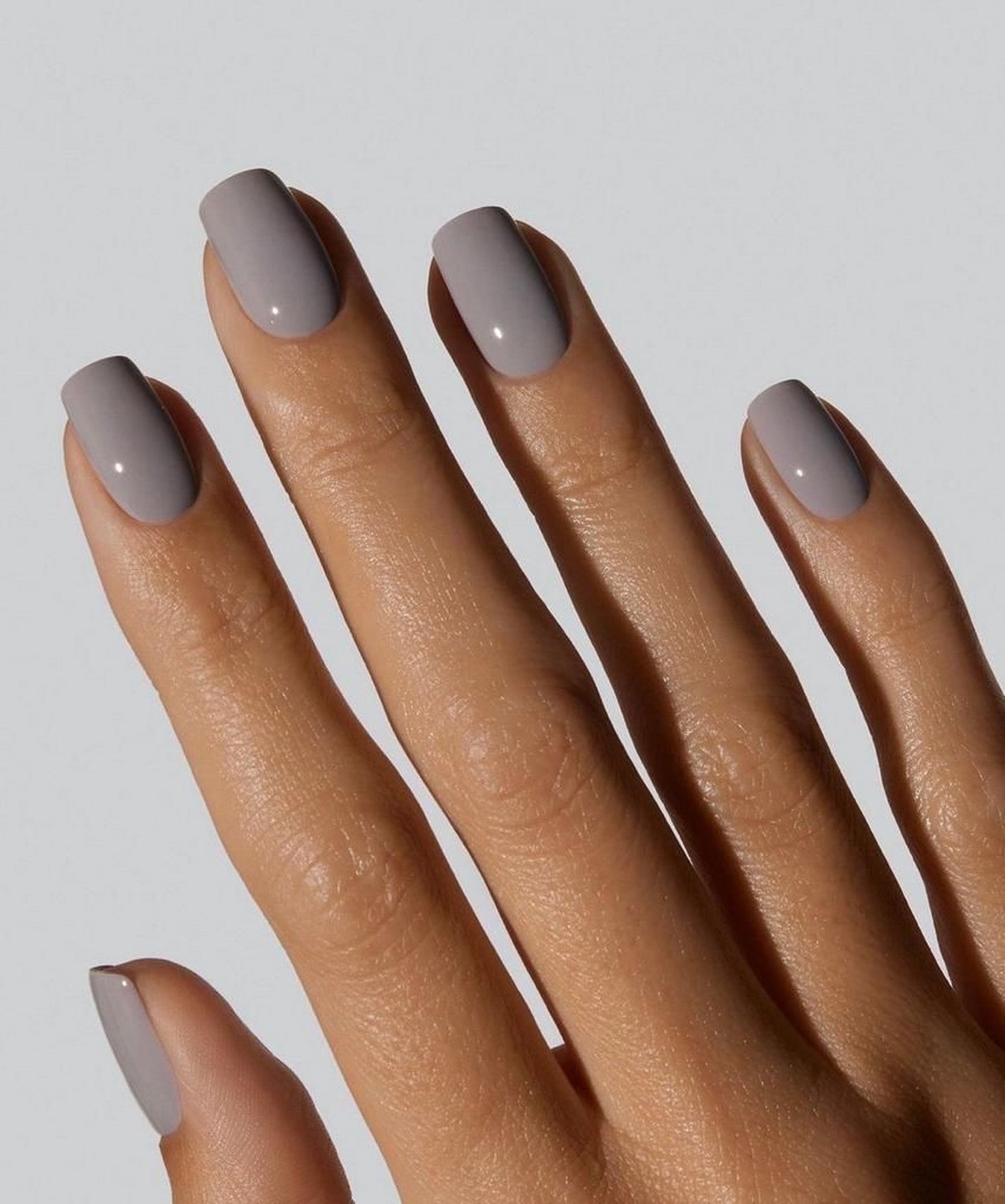 Маникюр 2026: этот цвет выглядит дорого, но делает руки дешевыми