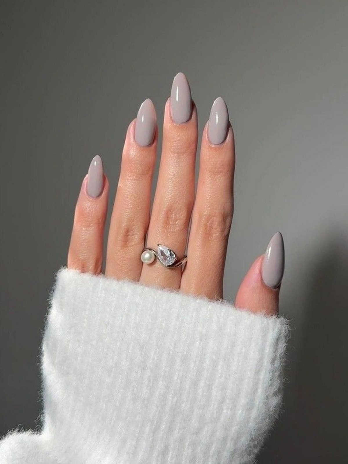Маникюр 2026: этот цвет выглядит дорого, но делает руки дешевыми