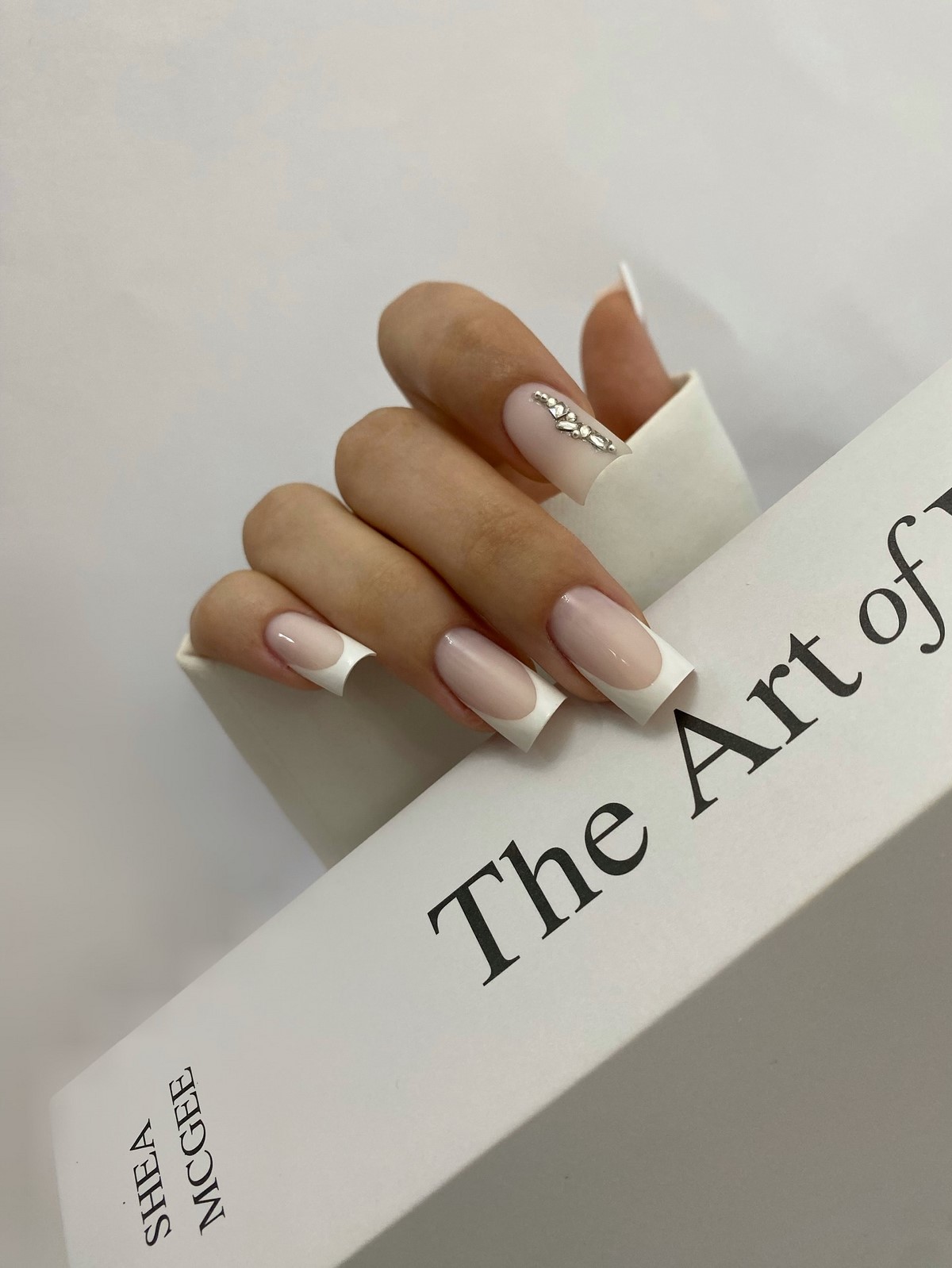 Маникюр 2026: какие детали делают дизайн дешевым