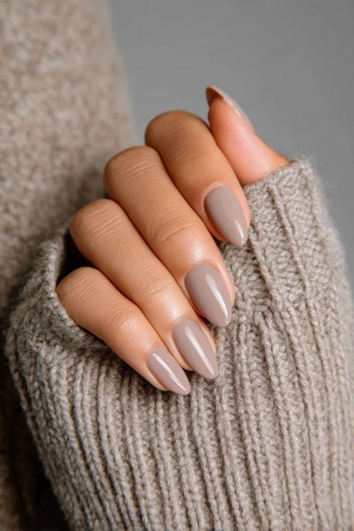 Маникюр 2026: этот цвет выглядит дорого, но делает руки дешевыми