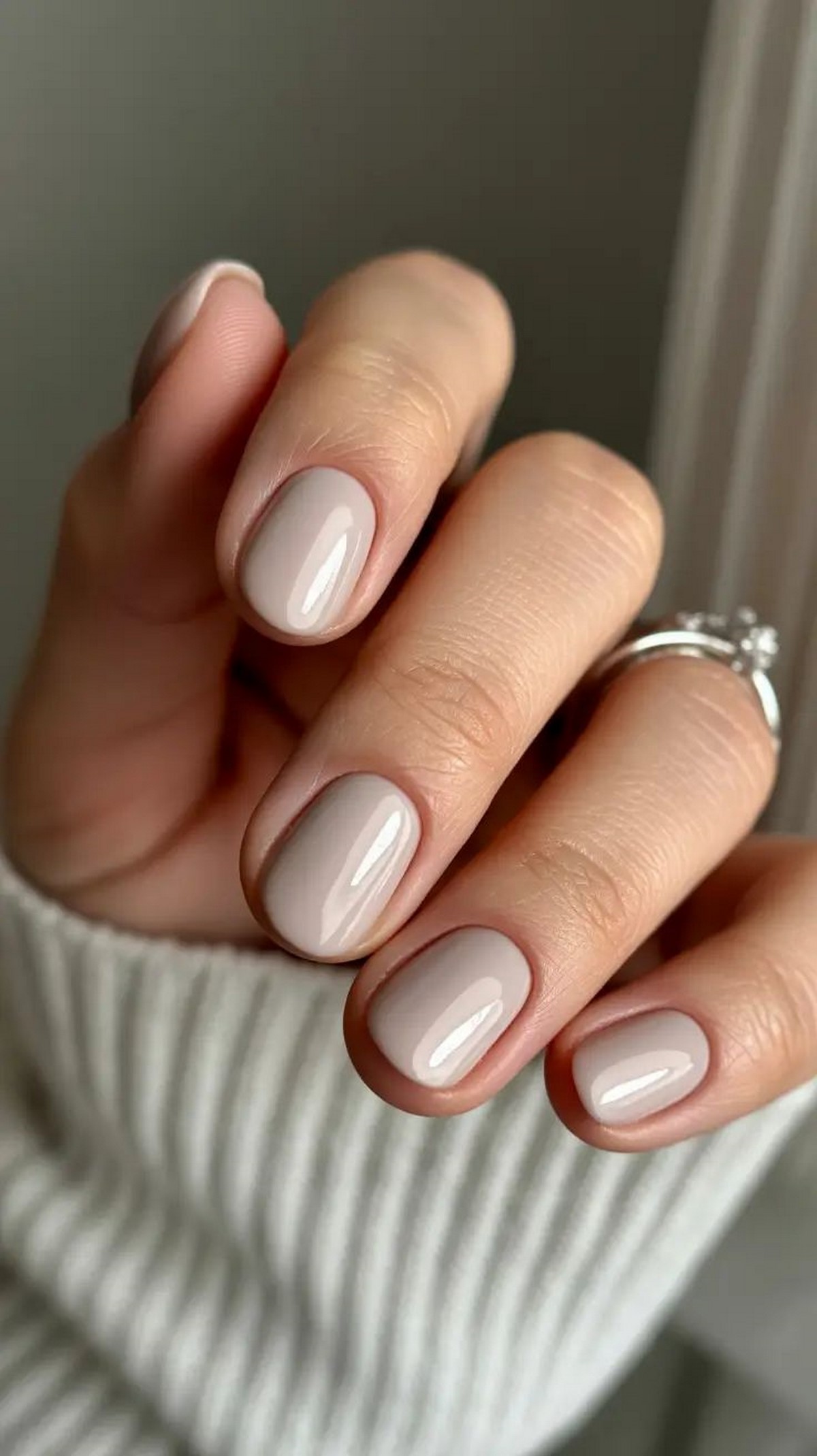 Маникюр 2026: этот цвет выглядит дорого, но делает руки дешевыми