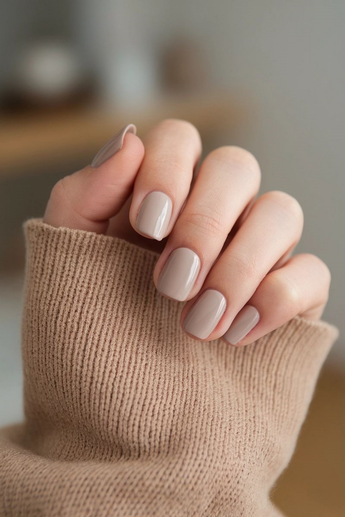 Маникюр 2026: этот цвет выглядит дорого, но делает руки дешевыми